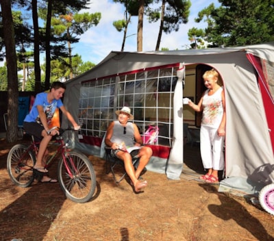 Package: Pitch + 2 people + 1 Car + Electricity 10A