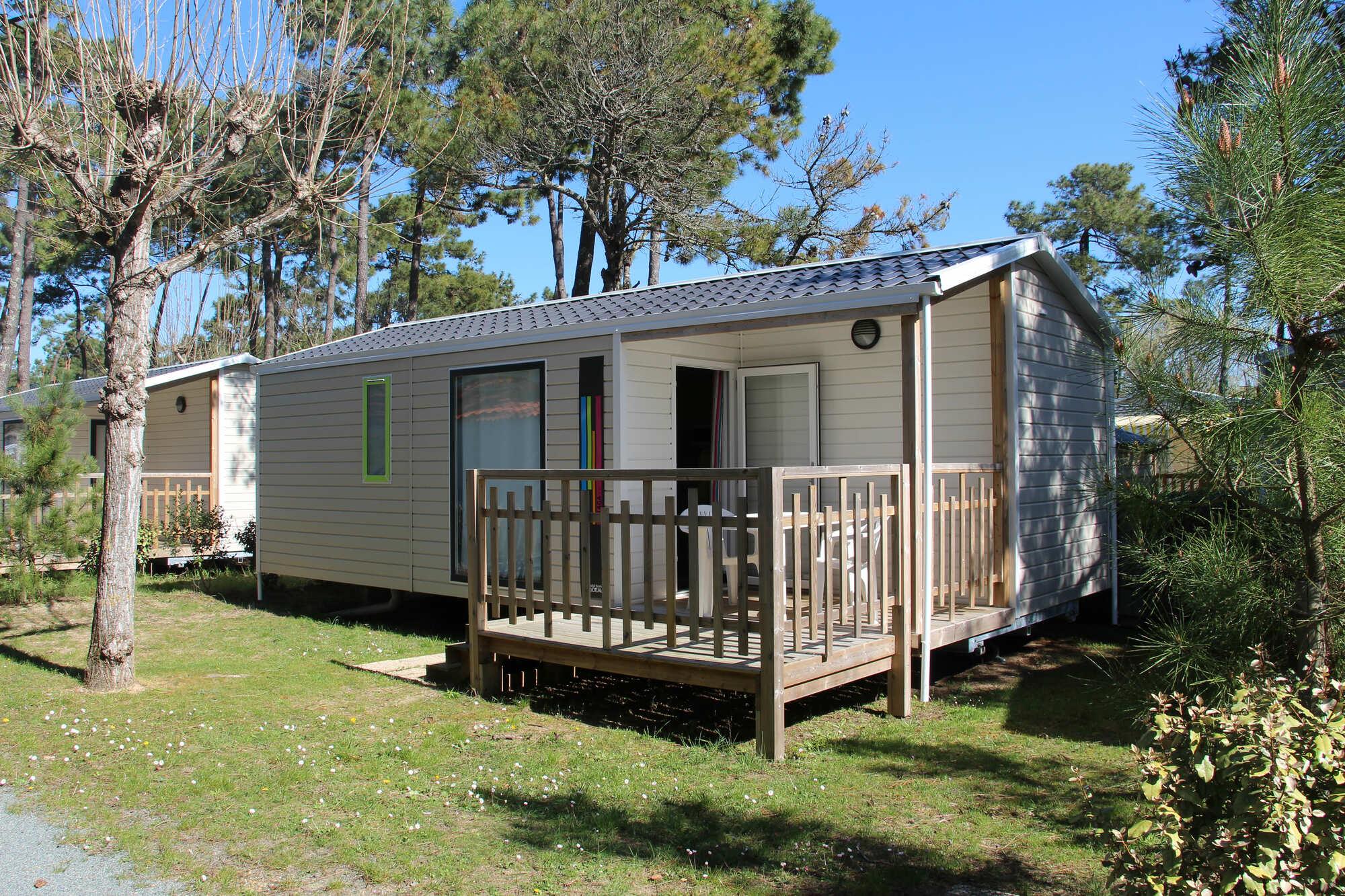 Mobil-home MALAGA 27m² - 2 chambres avec terrasse bois semi couverte.