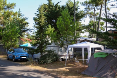 Package: Pitch + 2 people + 1 Car + Electricity 10A