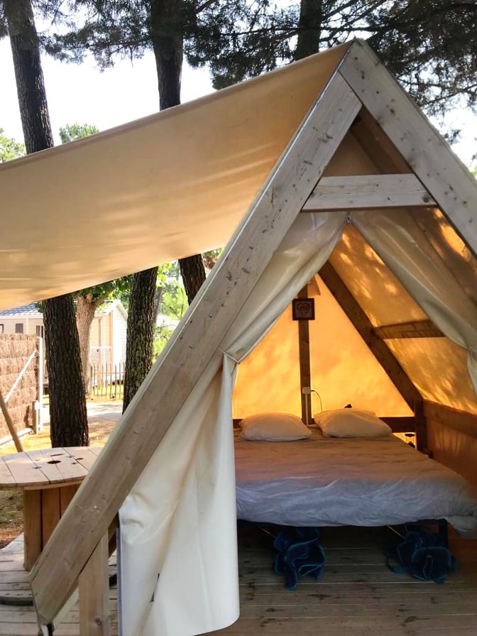 Location - Tente Randonneur : Étape À La Nuit En Tente Dans Un Lit Douillet (1 Lit Pour 2 Personnes - Lit  Fait Avant Votre Arrivée) - Camping La Conge