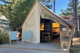 Accommodation - Tent Ecolodge 21M² - 2 Bedrooms - Without Toilet Blocks (2019) Semi Covered Wooden Terrace - Camping Ushuaïa Villages La Conge