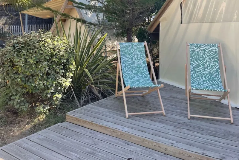 Tente Ecolodge 21M² - 2 Chambres Avec Petite Terrasse En Bois Semi Couverte