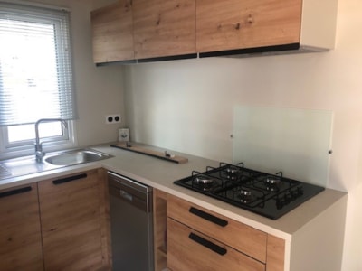Mobil-home BAHIA 2023 - 29m²  2 chambres avec terrasse bois couverte - LAVE VAISSELLE inclus