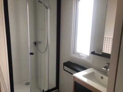 Mobil-home BAHIA 2023 - 29m²  2 chambres avec terrasse bois couverte - LAVE VAISSELLE inclus