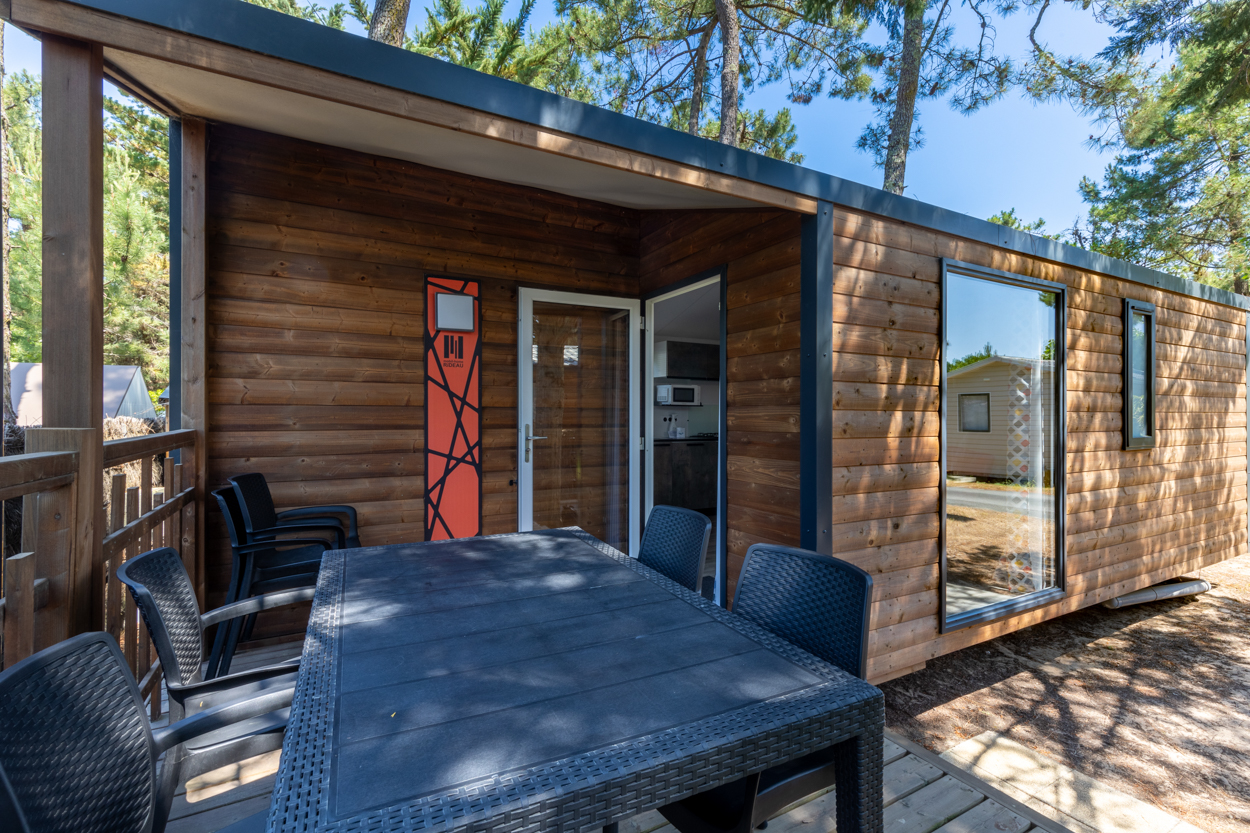 Mobil-home MALAGA BOIS 27m² - 2 chambres  - 4 pers, terrasse bois semi couverte