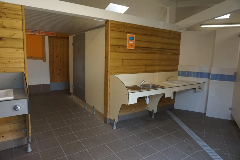 Emplacement Avec Électricité À La Nuitée