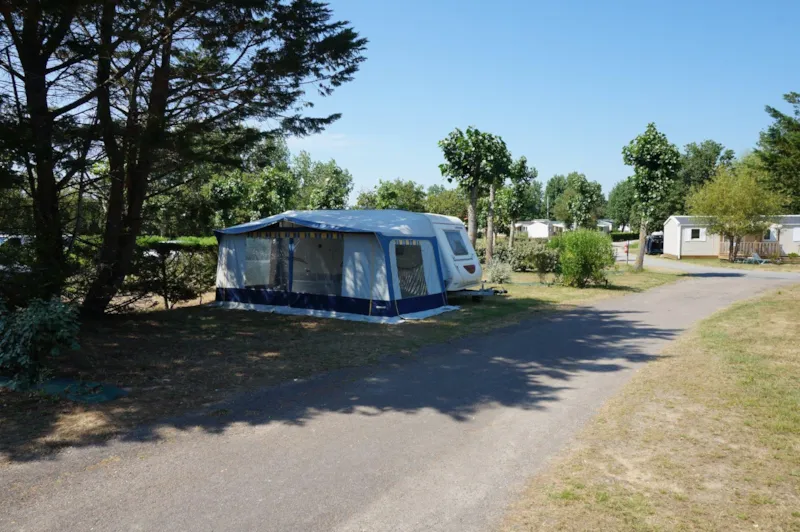 Emplacement Avec Électricité À La Nuitée