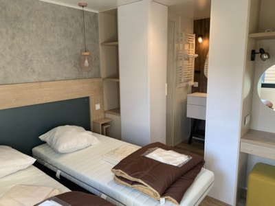 C- Mobil-home Méditerranée CONFORT Climatisé 2 chambres 1/4 pers.