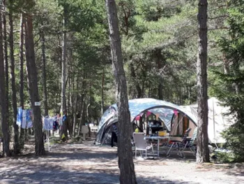 Stellplatz - Pauschale : Stellplatz + Auto + Zelt Oder Wohnwagen - Camping Rioclar