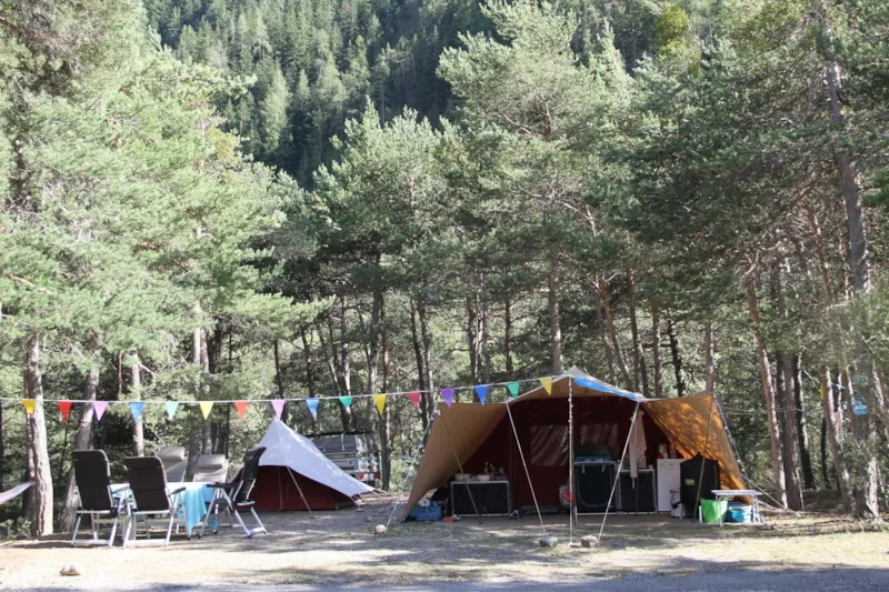 Forfait : Emplacement + 1 Voiture + Tente Ou Caravane