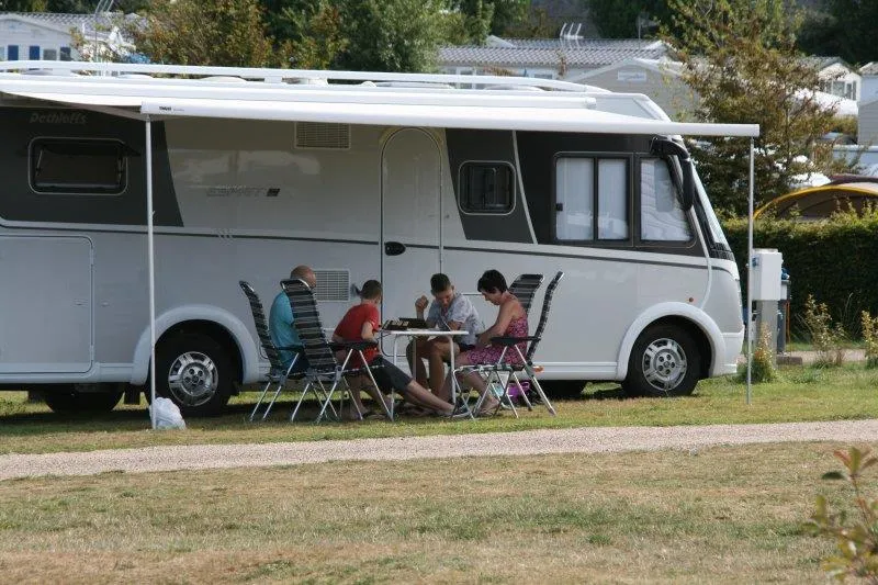 Emplacement Confort Avec Branchement Électrique 10A + Raccordement Eau/Évacuation