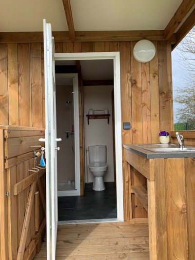 Pitch Luxe with 16A electrical connection and individual sanitary facilities — 3