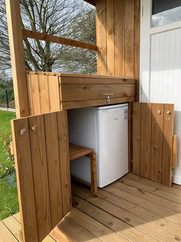 Emplacement Luxe Avec Branchement Électrique 16A Et Sanitaires Individuels