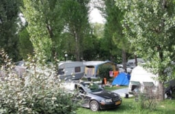 Kampeerplaats(en) - Standplaats : Tent / Caravan Of Camper + Elektriciteit - Camping de Graniers