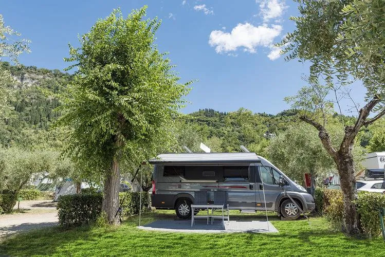 Stellplatz - Stellplatz Im Grünen Standard - La Rocca Camping
