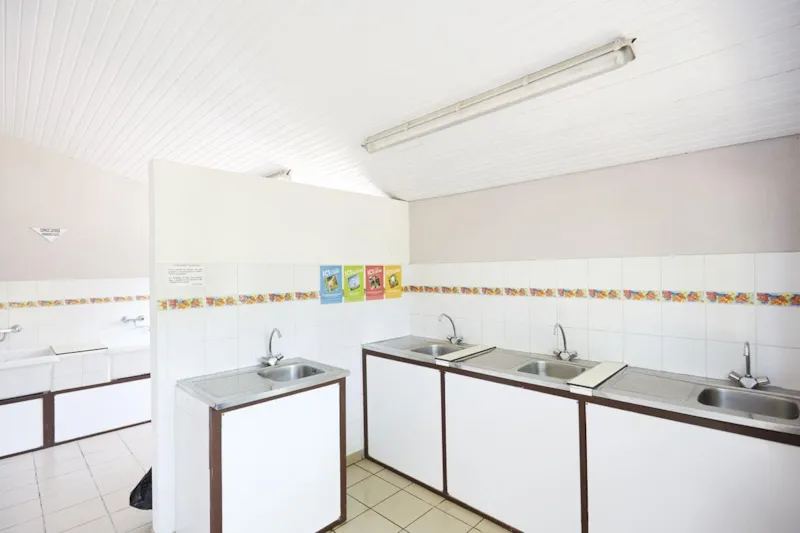 Forfait Confort (1 Tente, Caravane Ou Camping-Car / 1 Voiture / Électricité 10A)