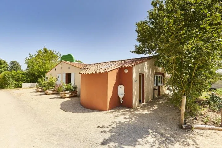 Forfait Confort (1 Tente, Caravane Ou Camping-Car / 1 Voiture / Électricité 10A)