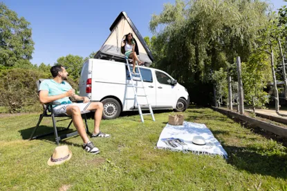 Piazzola Confort (1 Tenda, Roulotte, Camper / 1 Auto / Elettricità 10A)