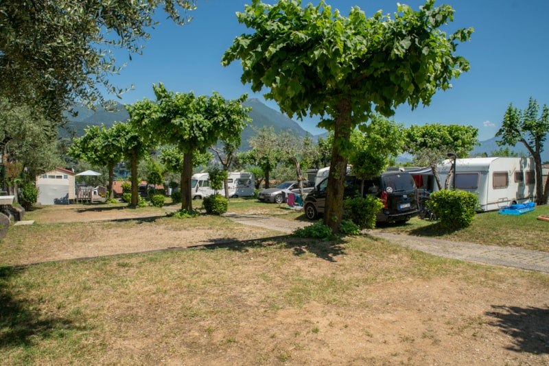 Piazzola 60m², 1 auto, tenda, caravan o camper, elettricità