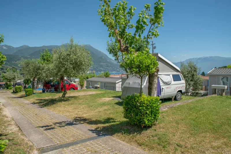 Emplacement 60M², 1 Voiture, Tente, Caravane Ou Camping-Car, Électricité