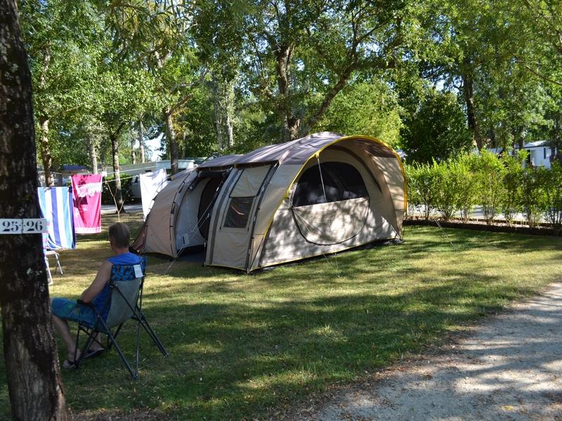 Emplacement Nature : véhicule + tente ou caravane ou camping-car