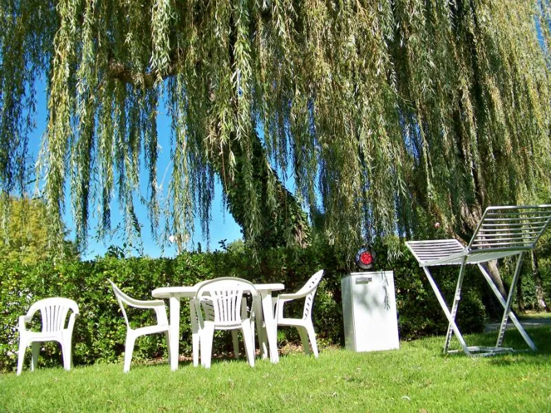 Emplacement Premium : Véhicule + Tente/Caravane + Électricité + Frigo