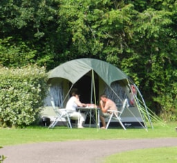 Kampeerplaats(en) - Standplaats Premium :  Voertuig + Tent Of Caravan + Elektriciteit - Camping les PEUPLIERS