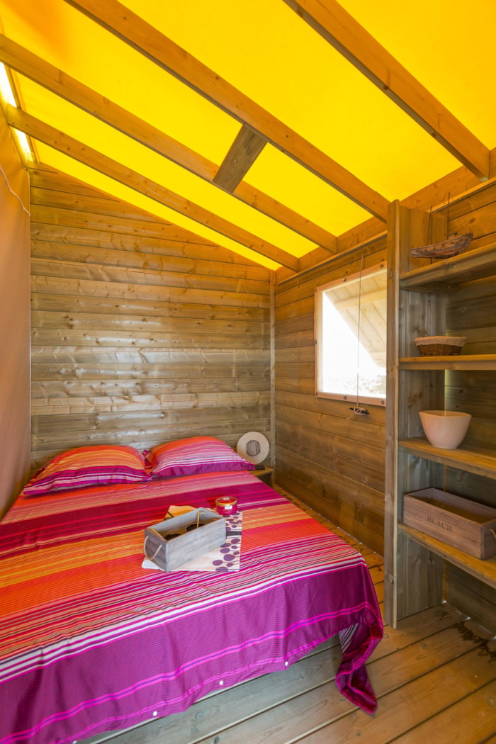 Lodge Toilé Avec Terrasse Couverte - Utilisation Des Sanitaires Du Camping - (4 Adultes Maxi)