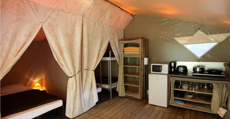 Lodge Toilé Avec Terrasse Couverte - Utilisation Des Sanitaires Du Camping - (4 Adultes Maxi)