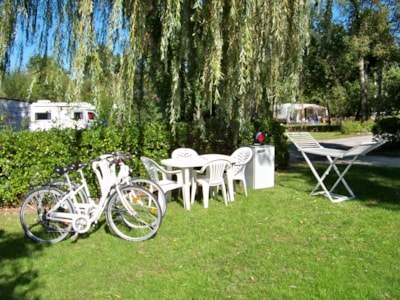 Pitch Premium : vehicle + tent or caravan + electricity