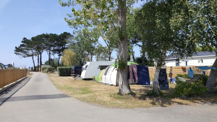 Forfait Confort (1 Tente, Caravane Ou Camping-Car / 1 Voiture / Électricité)
