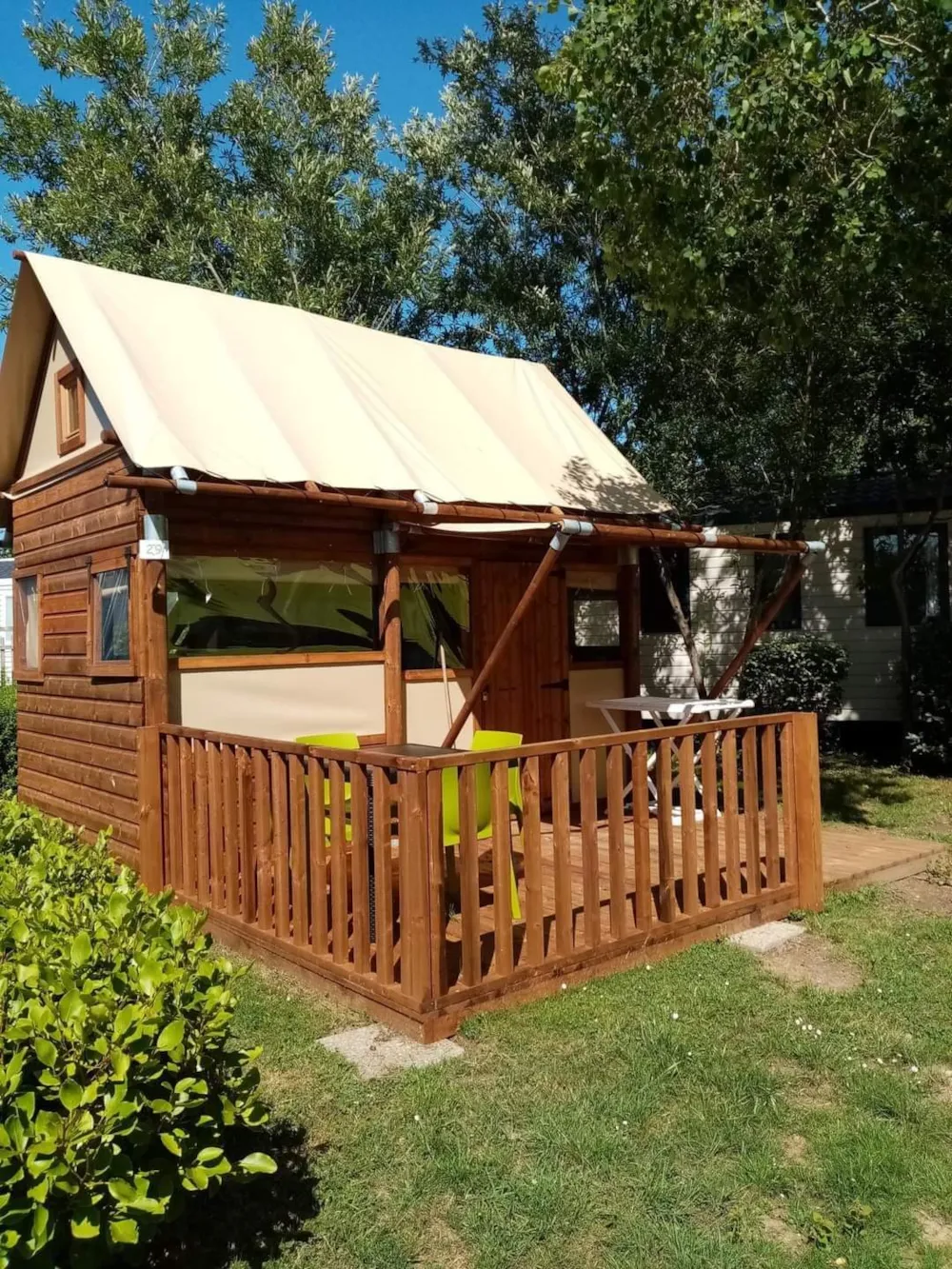 Location - Bungalow Lodge Cocotier (Sans Sanitaire Privatif) - 25M² - 2 Chambres - Camping Kerlaz