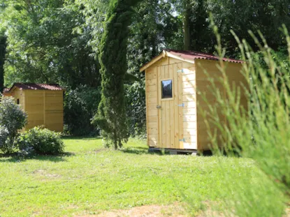 Parcela Premium 10 A + Nevera, Barbacoa De Gas, 1 Mesa Y 6 Sillas
