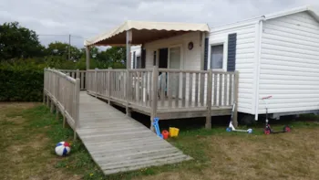 Mietunterkunft - Mobilheim Molene Confort 31M² (Behindertengerecht) - 2 Zimmer / Überdachte Terrasse + Tv - Flower Camping Domaine de Pendruc