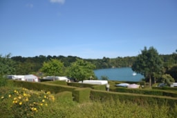 Stellplatz - Stellplatz Meerblick - Camping de Kérantérec