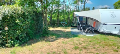 Confort Pitch + 100 m²,electricity included-Vehicle max. 7.50 metres — 1