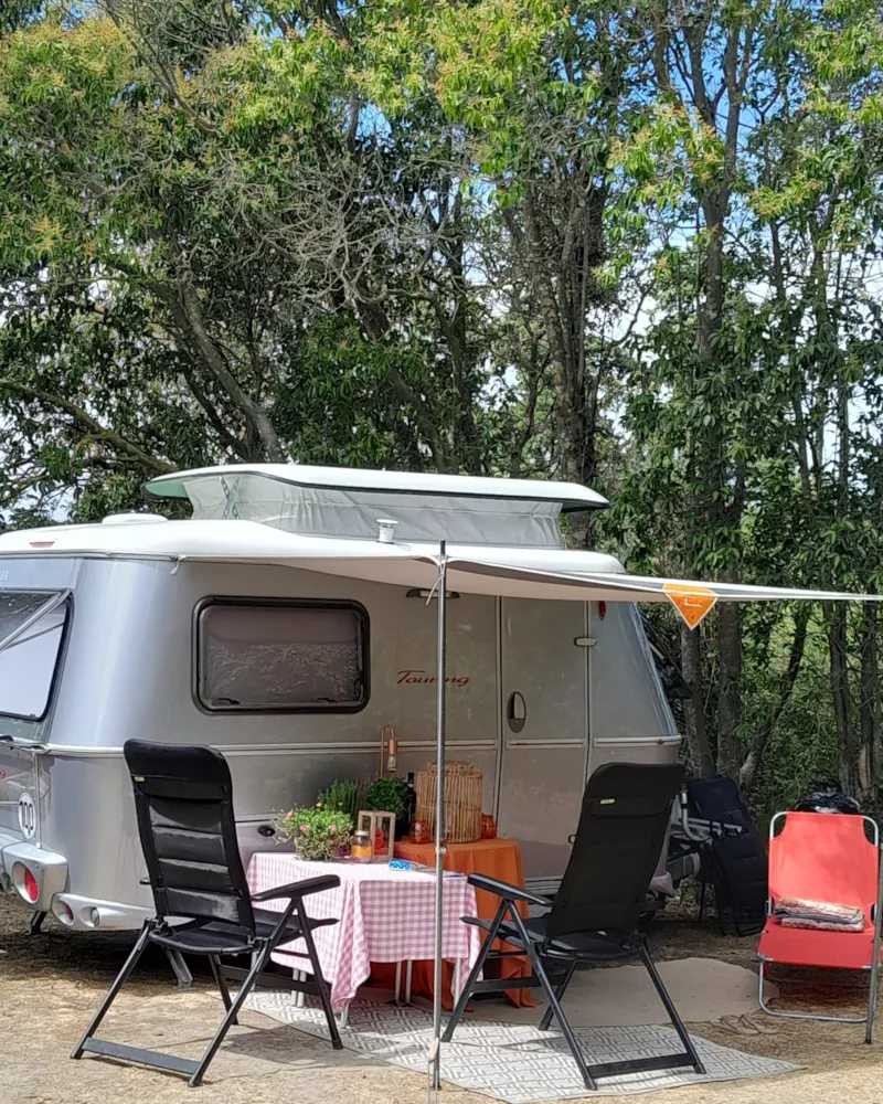 Emplacement Confort + De 100 M²,Éléctricité Inclus-Véhicule Max 7.5 Mètres