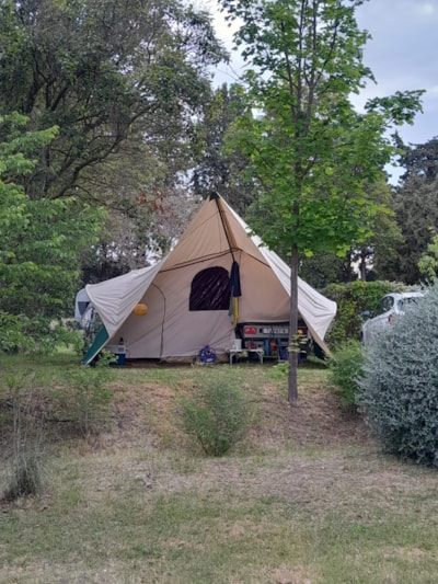 Confort Pitch + 100 m²,electricity included-Vehicle max. 7.50 metres — 9