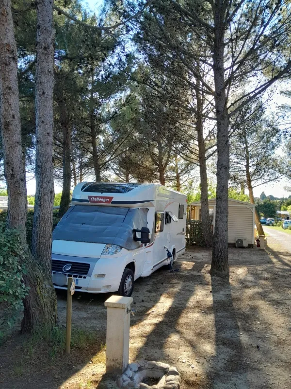 Emplacement Confort + De 100 M²,Éléctricité Inclus-Véhicule Max 7.5 Mètres