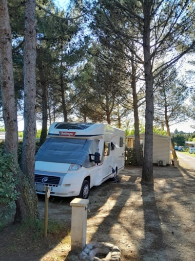Confort Pitch + 100 m²,electricity included-Vehicle max. 7.50 metres — 10