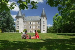 Castel Camping Château de Leychoisier - image n°9 - Roulottes