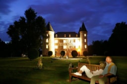 Castel Camping Château de Leychoisier - image n°5 - Roulottes