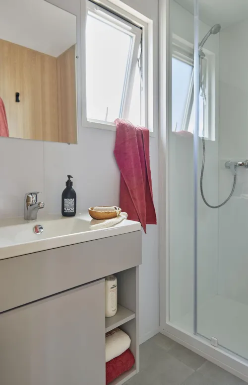 Accommodation - Mobilhome Louisiane Confort - image n°5 - Camping La Chapelle Saint Claude