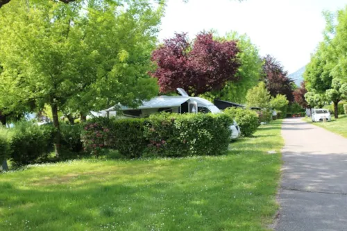 Pitch - Package Pitch Camping-Car Or (Tent Or Caravan + Vehicle) + Electricity 10 A - image n°2 - Camping La Chapelle Saint Claude