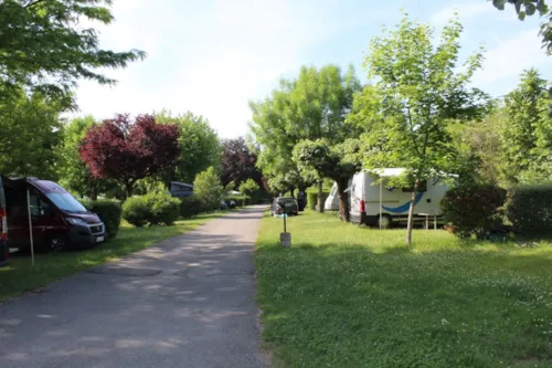 Pitch - Package Pitch Camping-Car Or (Tent Or Caravan + Vehicle) + Electricity 10 A - image n°3 - Camping La Chapelle Saint Claude