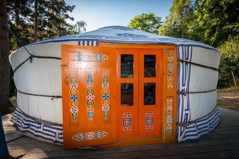 Yourte Traditionnelle Mongole de 20m² + terrasse