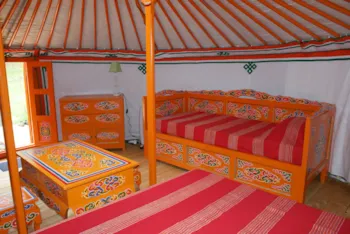 Mietunterkunft - Traditionelle Mongolische Jurte 27M ² + Terrasse - Camping du Pont de Braye