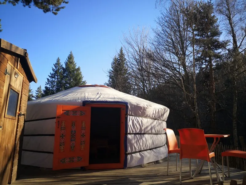 Yourte Traditionnelle Mongole De 20M² + Terrasse 2/3 Personnes