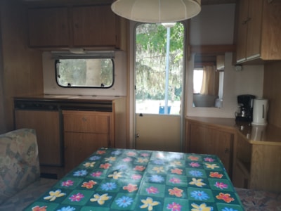 caravan — 4