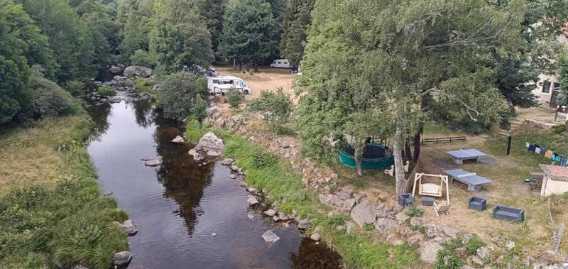 Forfait Bord De Rivière : Emplacement + 1 Voiture + 1 Tente/Caravane/Camping-Car (29 Au 35 Et N°20)
